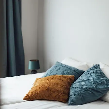 Newly Renovated Cozy 2 Bedroom アパート リガ