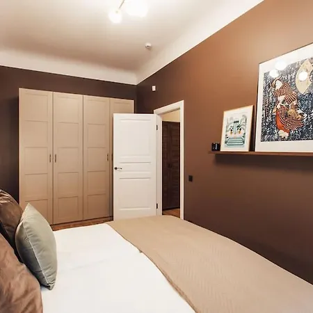 Newly Renovated Cozy 2 Bedroom