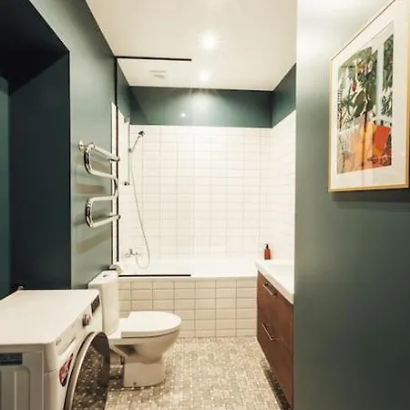 Newly Renovated Cozy 2 Bedroom *