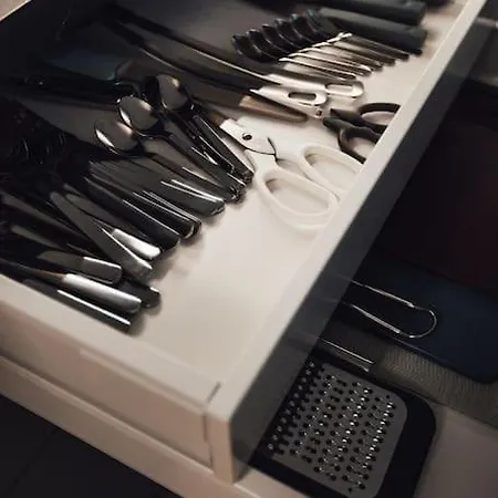 Newly Renovated Cozy 2 Bedroom Appartement