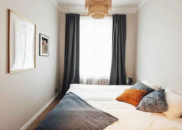 Newly Renovated Cozy 2 Bedroom Dzīvoklis *