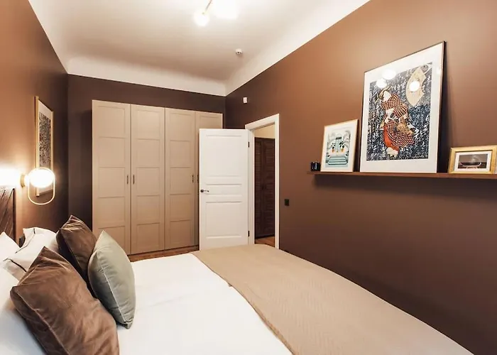 Newly Renovated Cozy 2 Bedroom