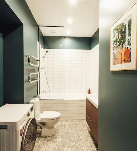 Newly Renovated Cozy 2 Bedroom *