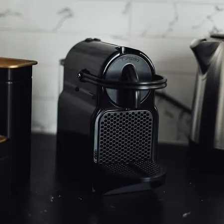 Newly Renovated Cozy 2 Bedroom Апартаменти *