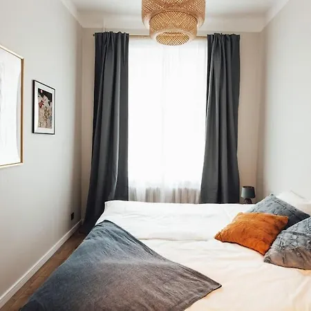 Newly Renovated Cozy 2 Bedroom Апартаменти *